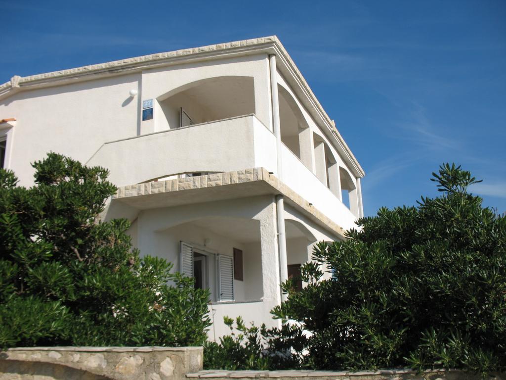 Apartments Vera Pag Town Εξωτερικό φωτογραφία